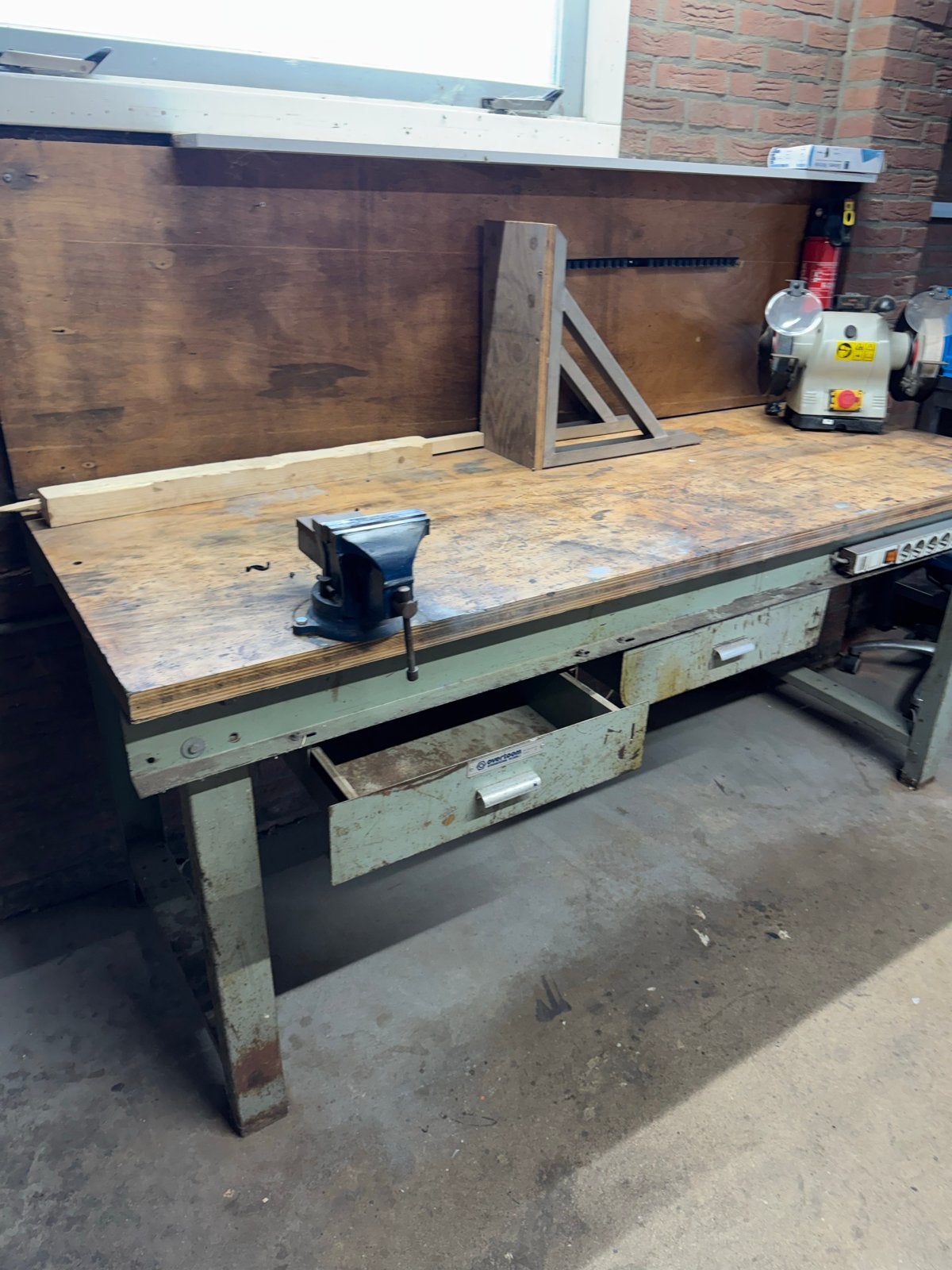Robuuste Werkbank met Bankschroef en Lades, Doe-het-zelf en Verbouw, Werkbanken, Ophalen, Gebruikt, 170 cm of meer, Bankschroef