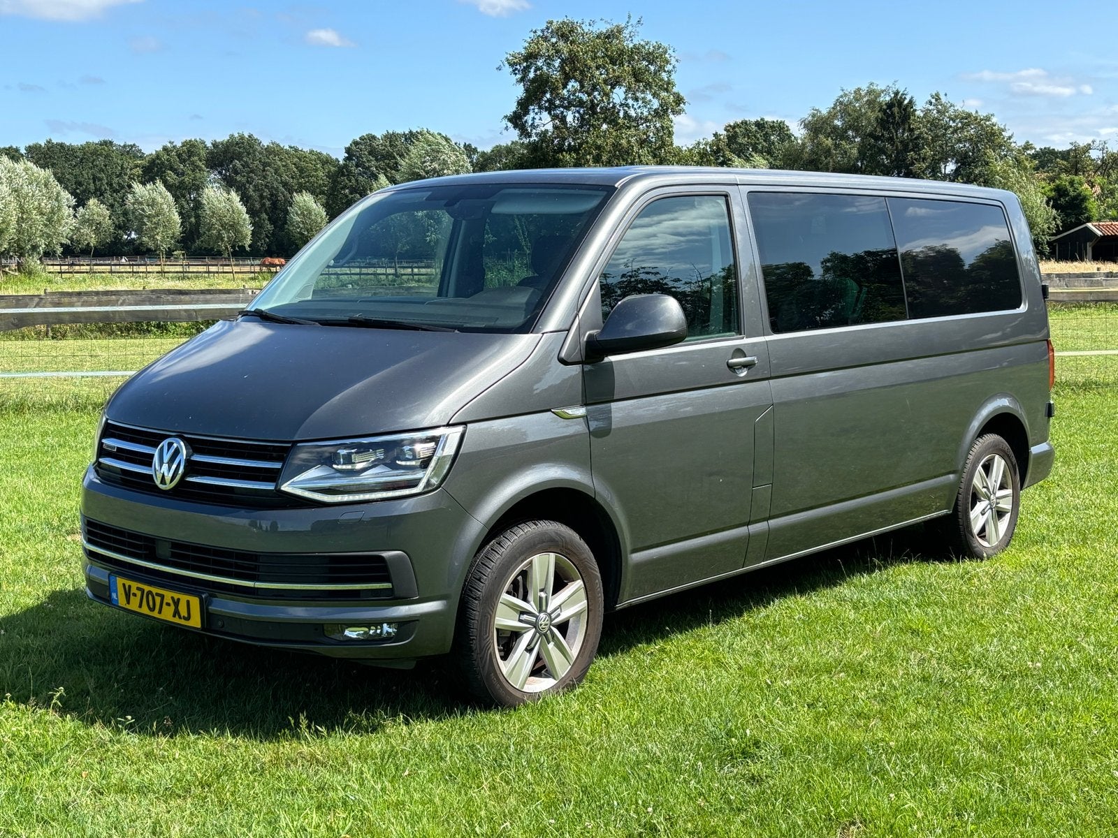Volkswagen Transporter Pudc 2.0 TDI 204pk L2h1 340/2800, Auto's, Bestelauto's, Euro 6, Volkswagen, 6 stoelen, Zilver of Grijs