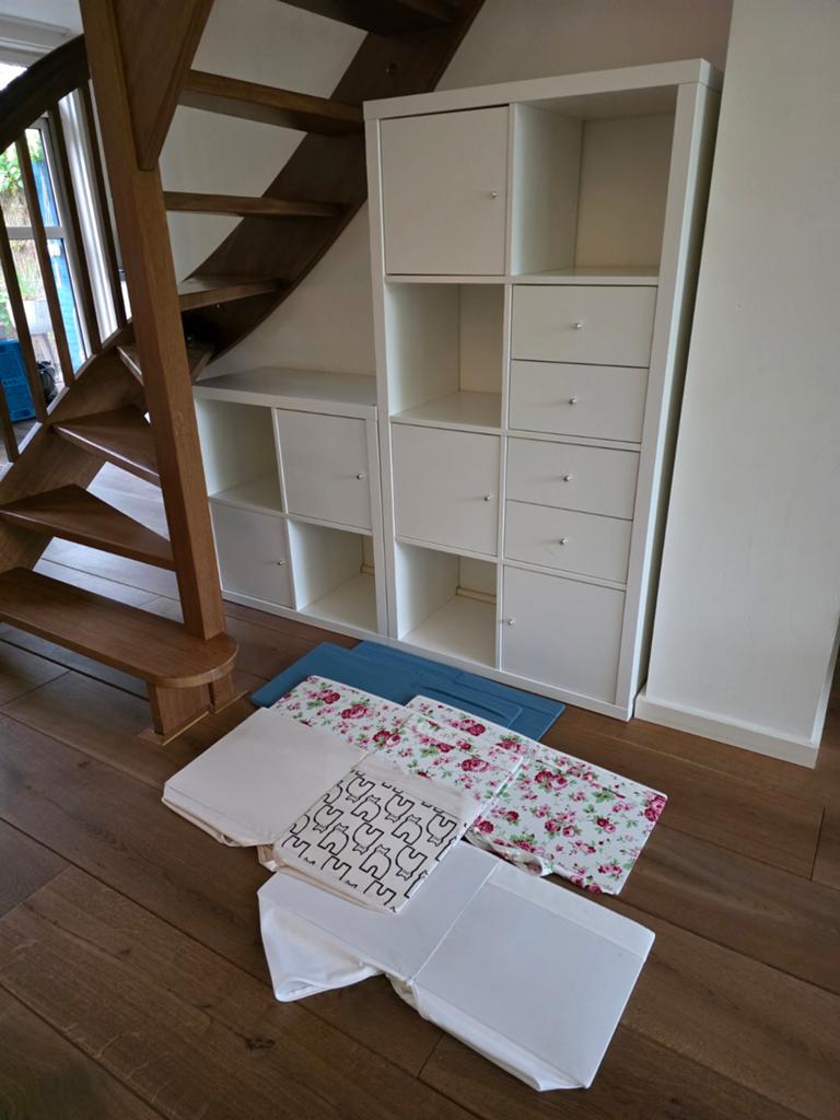 2x IKEA Kallax kasten wit met deurtjes, lades en bakken, Ophalen, Gebruikt
