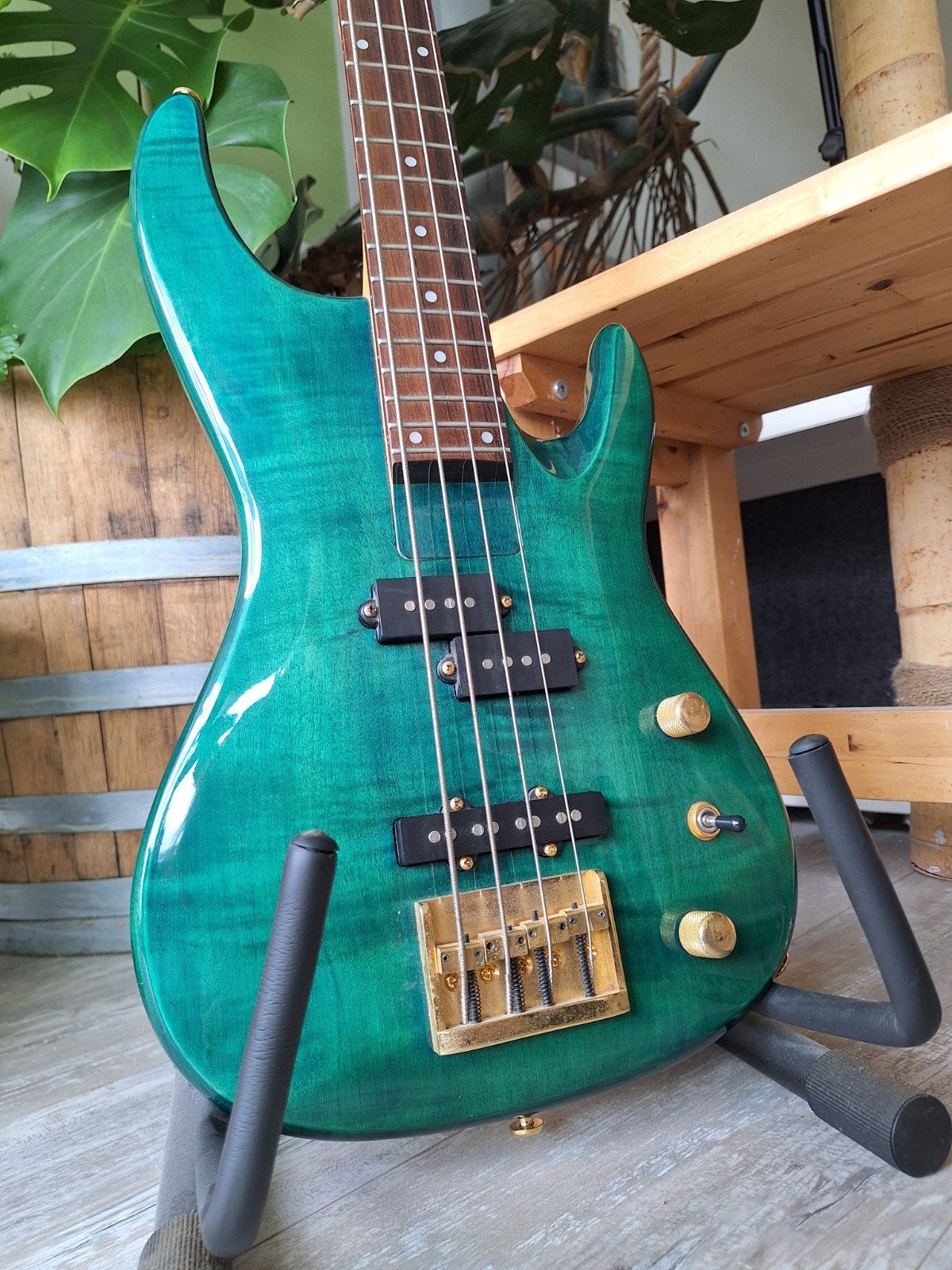Samick bass (Korea), Muziek en Instrumenten, Snaarinstrumenten | Gitaren | Bas, Ophalen, Gebruikt, Elektrisch