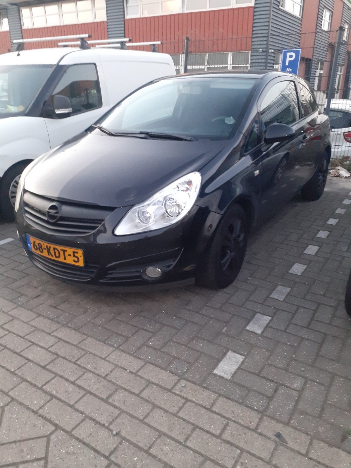 Opel Corsa 1.2 16V 3D WR 2009 Zwart, Voorwielaandrijving, 450 kg, 40 €/maand, 1229 cc