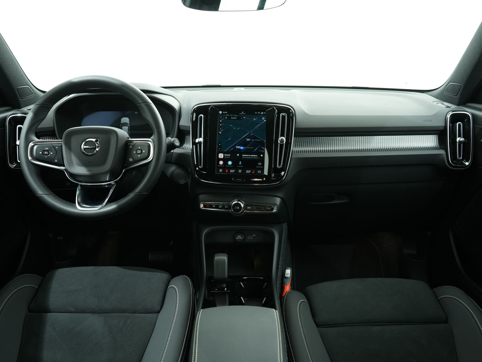 Volvo EX40 SINGLE MOTOR PLUS BLACK EDITION 70 KWH 100% SOH |, Automaat, Gebruikt, Zwart, Origineel Nederlands