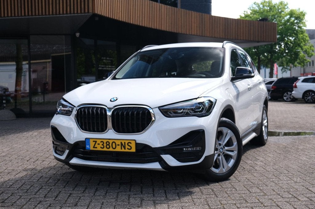 BMW X1 XDrive25e High Executive|Rijklaar!|Camera|Trekhaak|LE, Auto's, BMW, 8 kWh, 125 pk, Gebruikt, Leder en Stof