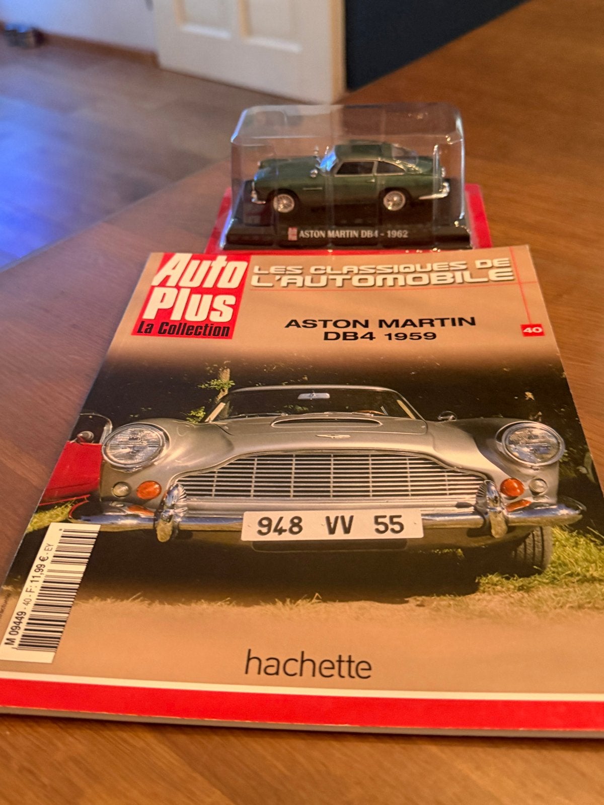 Aston Martin DB4 1962 modelauto met Auto Plus magazine, Ophalen of Verzenden, Nieuw, Auto, Overige merken