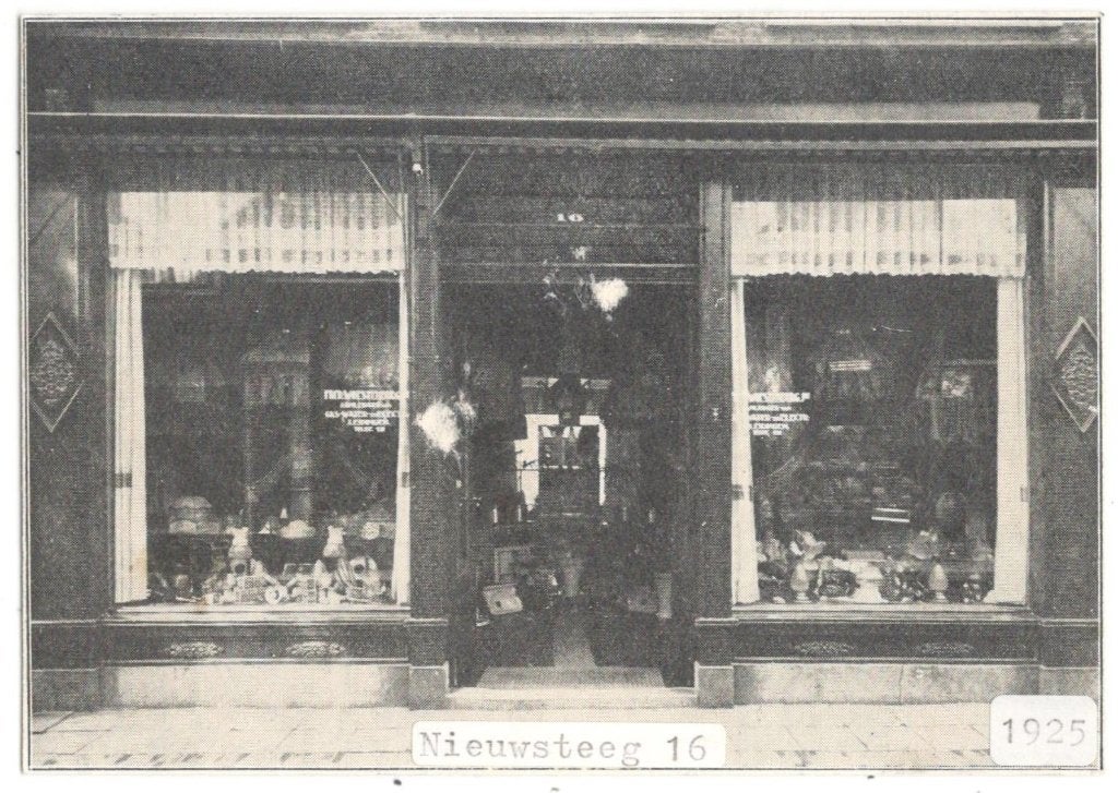 Hoorn-Foto-Knipsel 63  Nieuwsteeg   Woestenburg, Verzenden, Zo goed als nieuw, Voor 1940, Prent