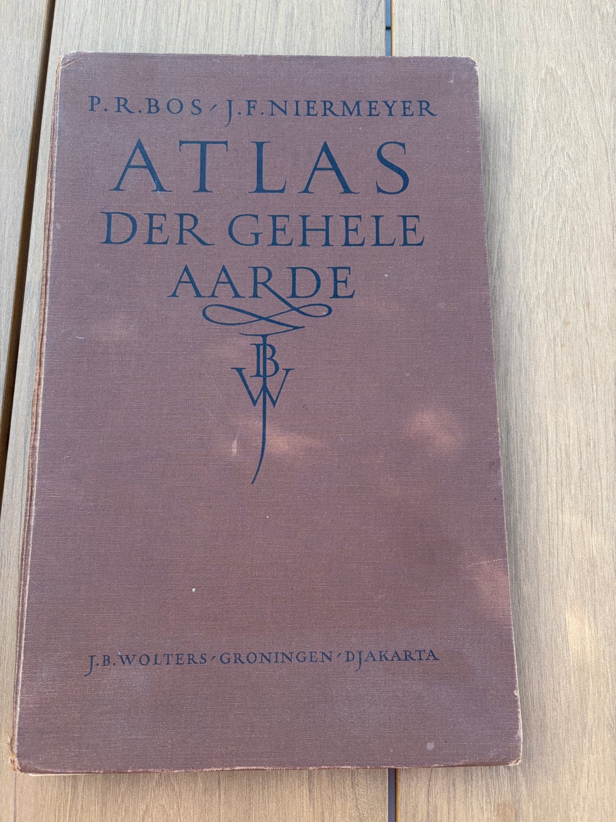 Vintage Schoolatlas der Gehele Aarde uit 1956, Boeken, Gelezen, Bosatlas, Ophalen of Verzenden, 1800 tot 2000