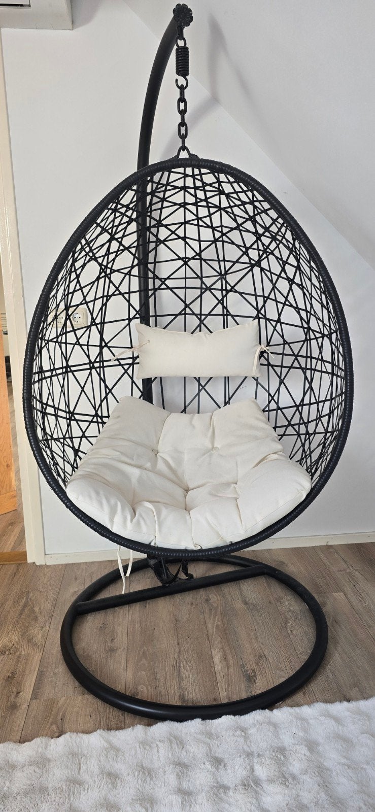 Zwarte hangstoel Egg, Ophalen, Kunststof, Modern, Bohemian, Zwart