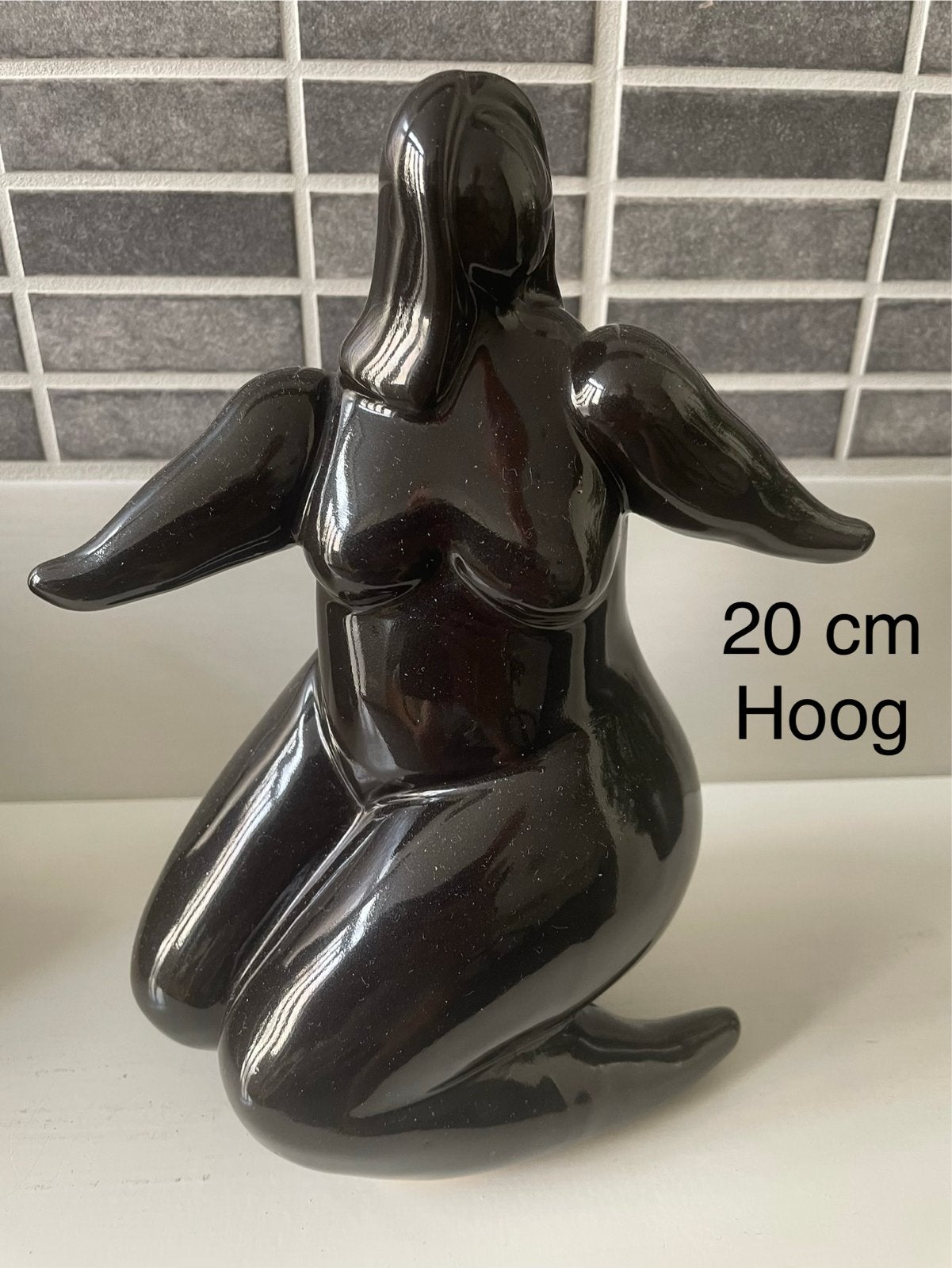 Zwart Koremann beeld-  Vrouw in zittende positie., Antiek en Kunst, Geglazuurd, Ophalen of Verzenden, Steen of Keramiek, Beeld