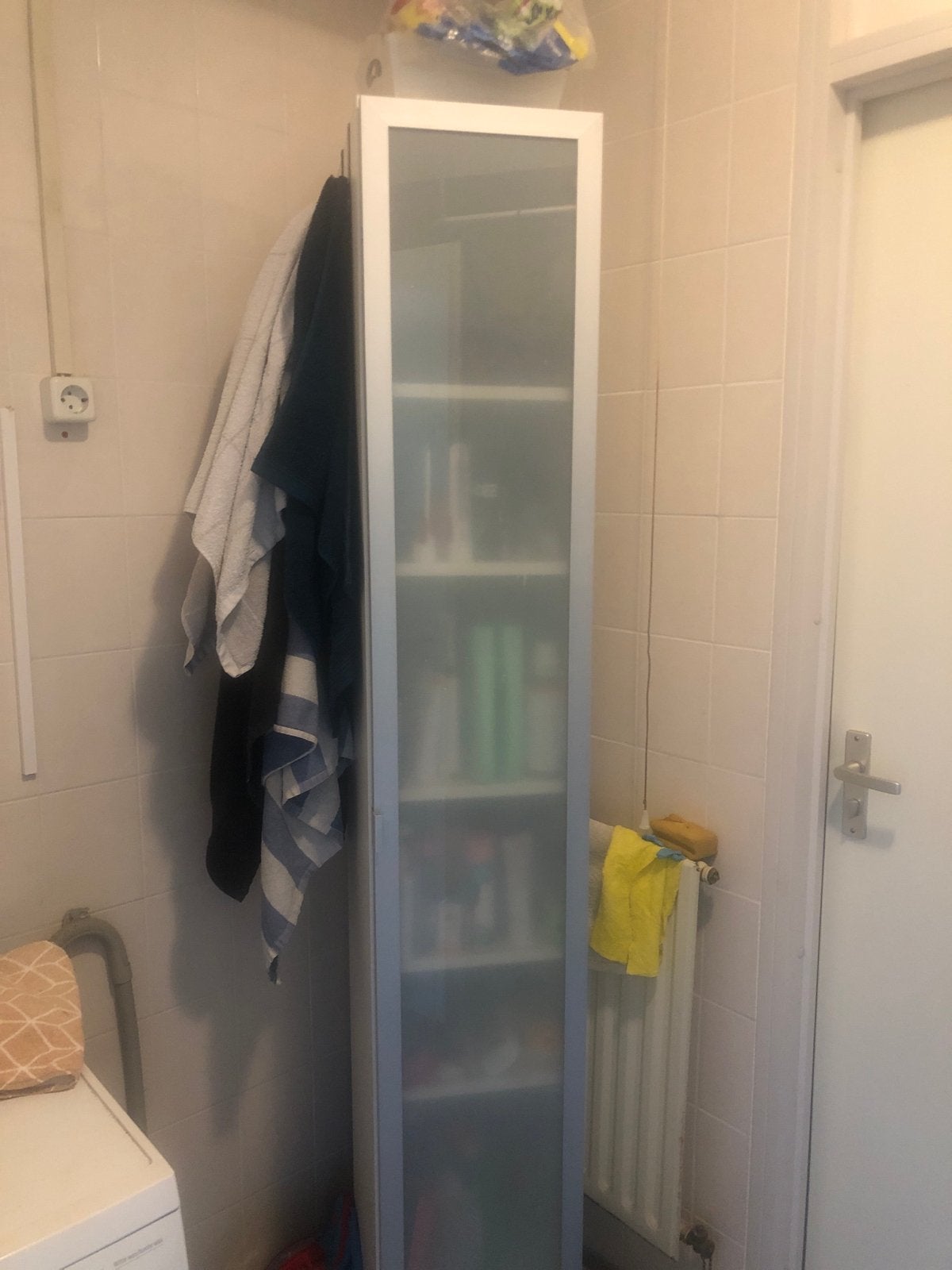 Hoge smalle kast met glazen deuren, Ophalen, Gebruikt