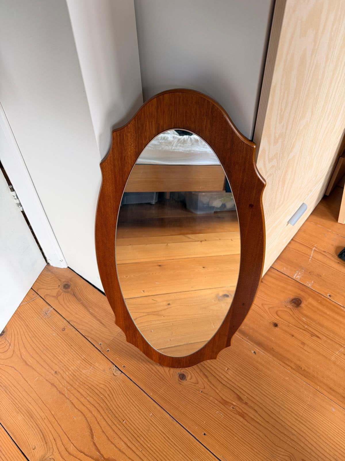 Vintage spiegel met houten lijst, Antiek en Kunst, Ophalen of Verzenden, Overige vormen, Minder dan 50 cm, Minder dan 100 cm