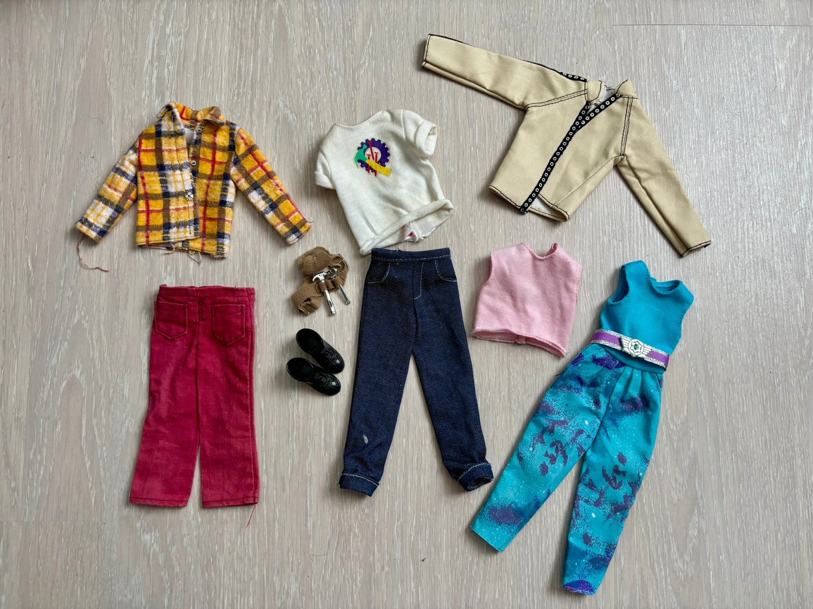 Vintage Barbie en Ken kleding en accessoires, Verzenden, Gebruikt, Kleertjes