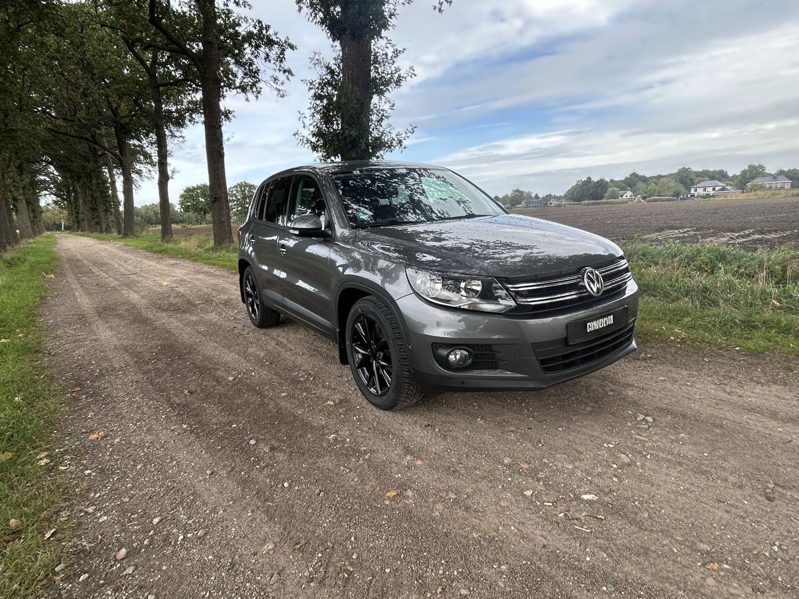 Volkswagen Tiguan. 1.4 TSI automaat. 161 ps, Stof, 1800 kg, Zwart, 4 cilinders