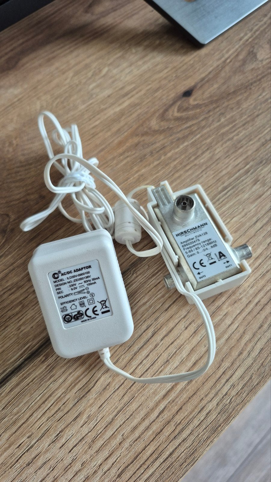 Hirschmann Multimedia ZVA128 versterker met adapter, Ophalen of Verzenden, Gebruikt, Minder dan 2 meter, Overige kabels