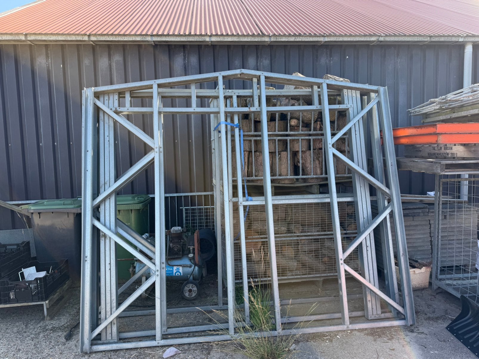 Mooie metalen schuur met overhertdeur, zien is kopen, Tuin en Terras, Tuinhuizen, Minder dan 250 cm, Schuur, Ophalen of Verzenden