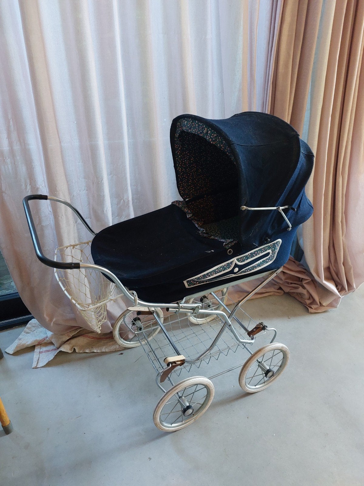 poppenwagen vintage retro jaren 60 parel, Antiek en Kunst, Ophalen