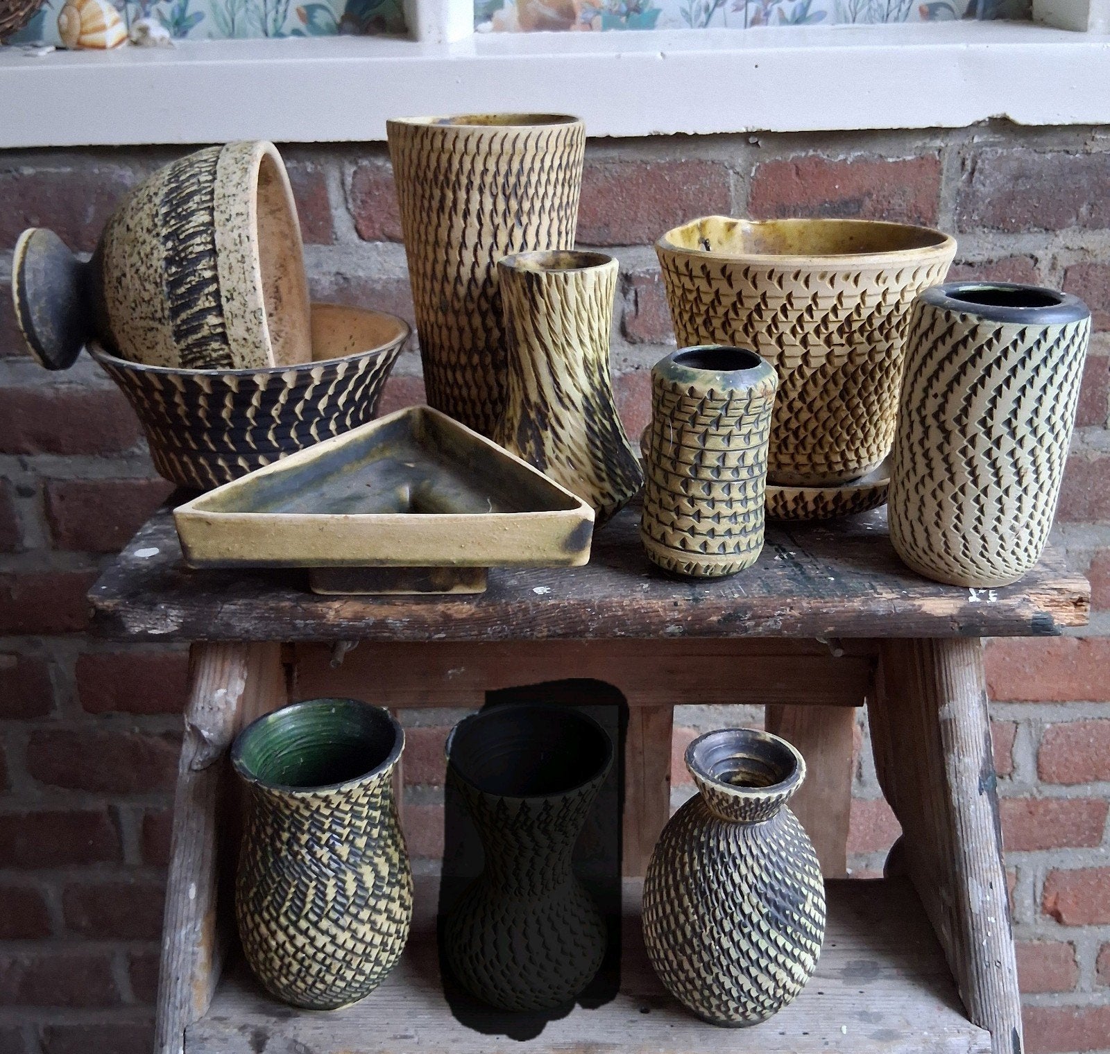 Vintage aardewerk vaas pot e.d.
Van 10 tot 15 cm hoog.
Ongea, Antiek en Kunst, Ophalen of Verzenden