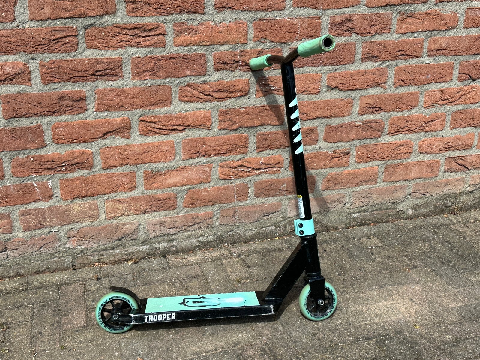 Dominator Trooper Stuntstep - Zwart/Mintgroen, Ophalen, Gebruikt, Overige typen