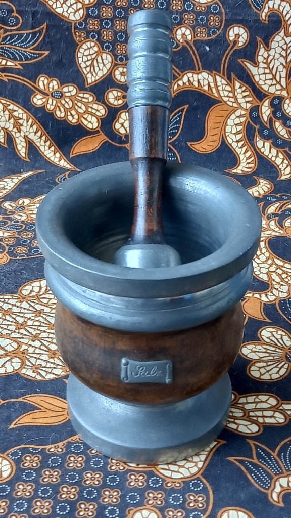 Mooie antieke zout vijzel uit Duitsland van hout en tin., Antiek en Kunst, Ophalen of Verzenden