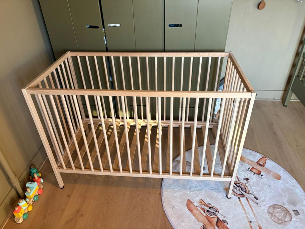 Houten kinder ledikant, Ophalen, Zo goed als nieuw, Ledikant