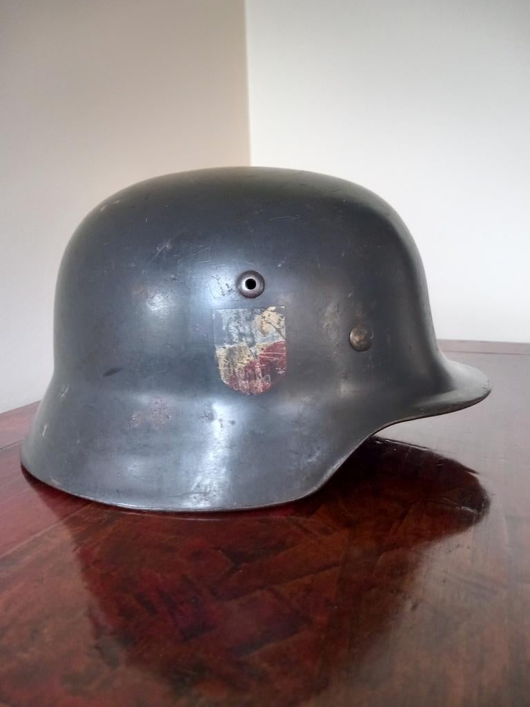 M35 LW Double Decal NS64 D255, Ophalen of Verzenden, Luchtmacht, Duitsland, Helm of Baret