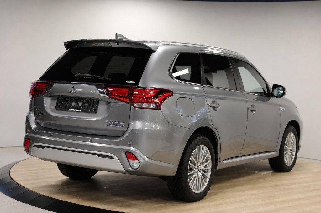 Mitsubishi Outlander 2.4 PHEV Instyle | Schuif- Kanteldak |, Automaat, Euro 6, 4 cilinders, 1865 kg