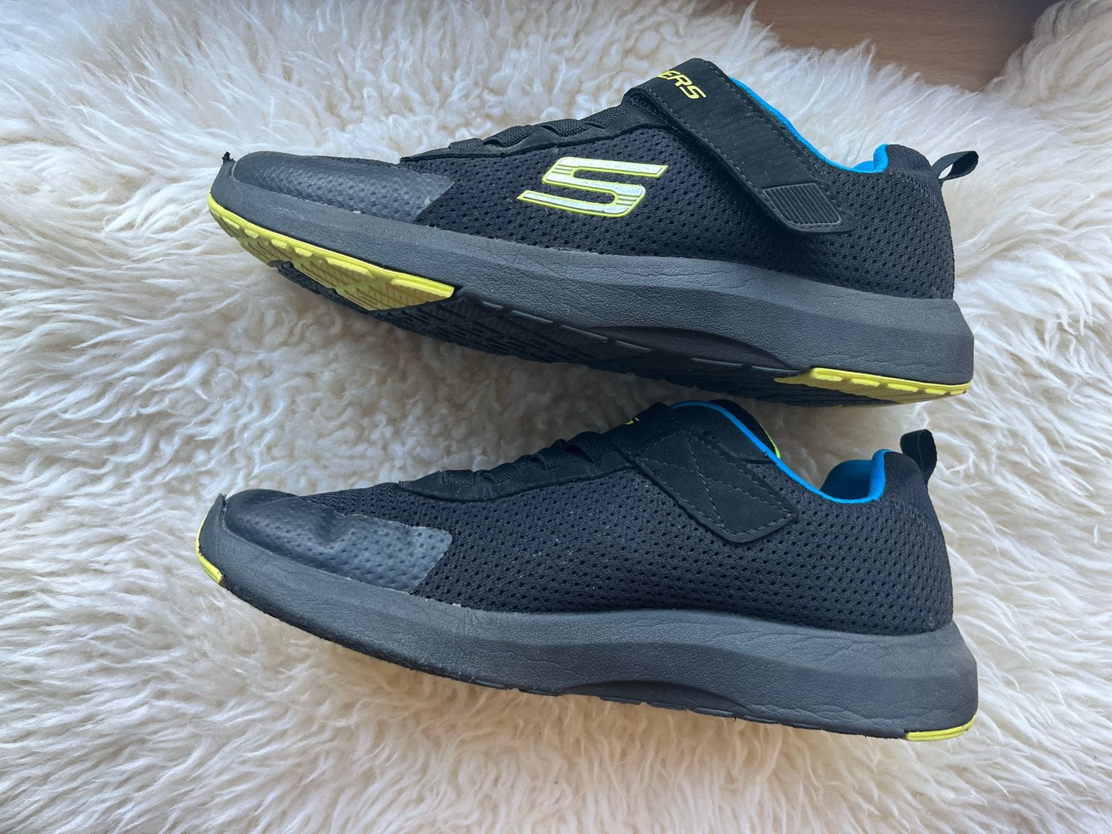 Skechers Dynamic Tread  Sneakers  Maat 39 (Zwart/Neon), Gebruikt, Ophalen of Verzenden, Jongen of Meisje, Sportschoenen