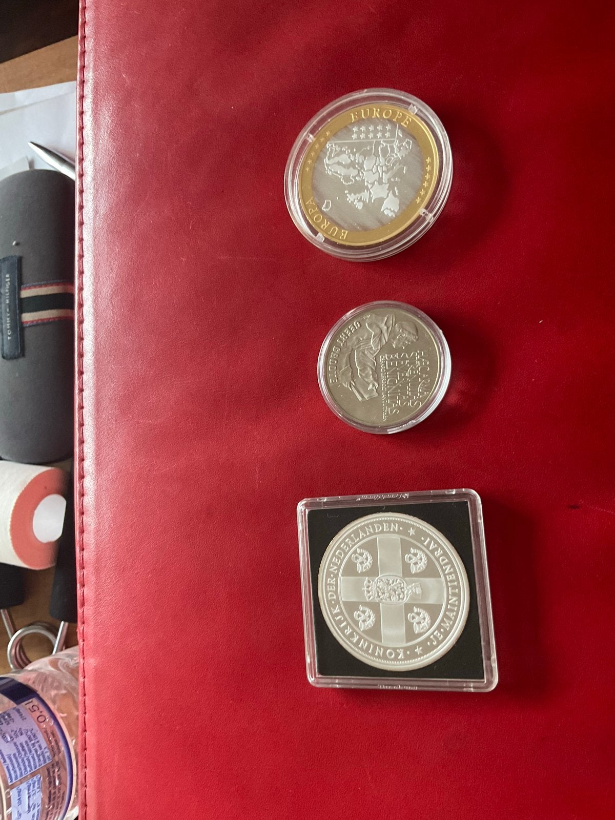 Set van 3 verschillende munten in doorzichtig doosje, Postzegels en Munten, Ophalen of Verzenden, Koningin Beatrix, Overige waardes