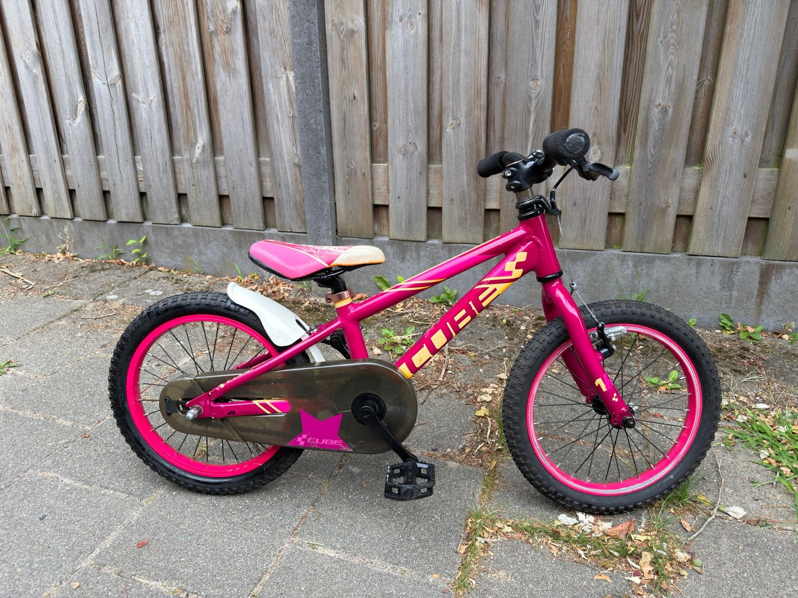 Cube 160 Race 16 inch kinderfiets - Roze/Metallic, Ophalen, Gebruikt, Velgrem, Handrem