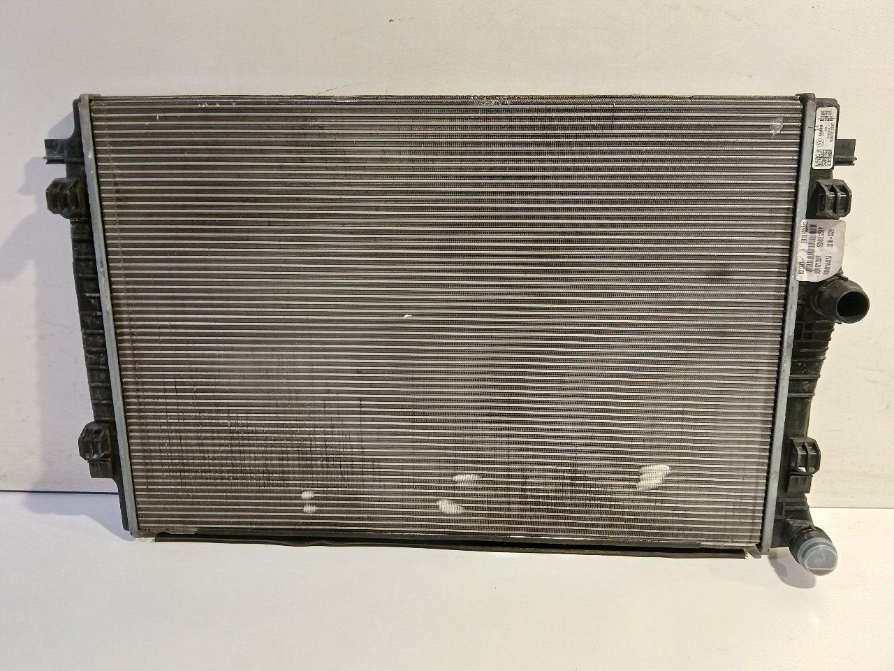 Radiateur Volkswagen Tiguan, Onderdelen@venauto.nl, Van der Ven Autorecycling B.V., Gebruikt, Ettenseweg 76, 4706 PB Roosendaal, The Netherlands