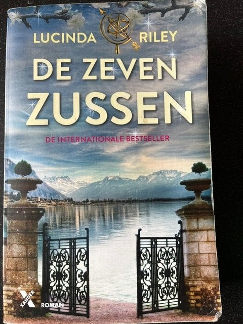 Lucinda Riley / De zeven zussen, Ophalen of Verzenden, Zo goed als nieuw, Lucinda Riley