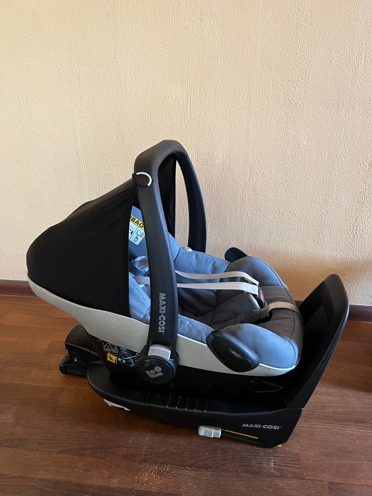 Maxi-Cosi Pebble met 2x FamilyFix 2 bases