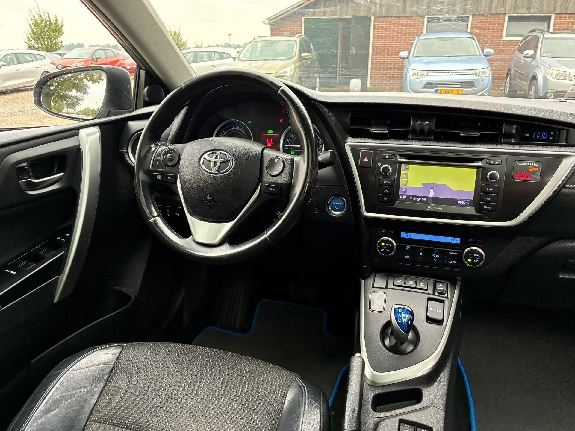 Toyota Auris Touring Sports 1.8 Hybrid Lease Pro | Panodak +, Auto's, Toyota, Euro 5, Gebruikt, Zwart, Leder en Stof