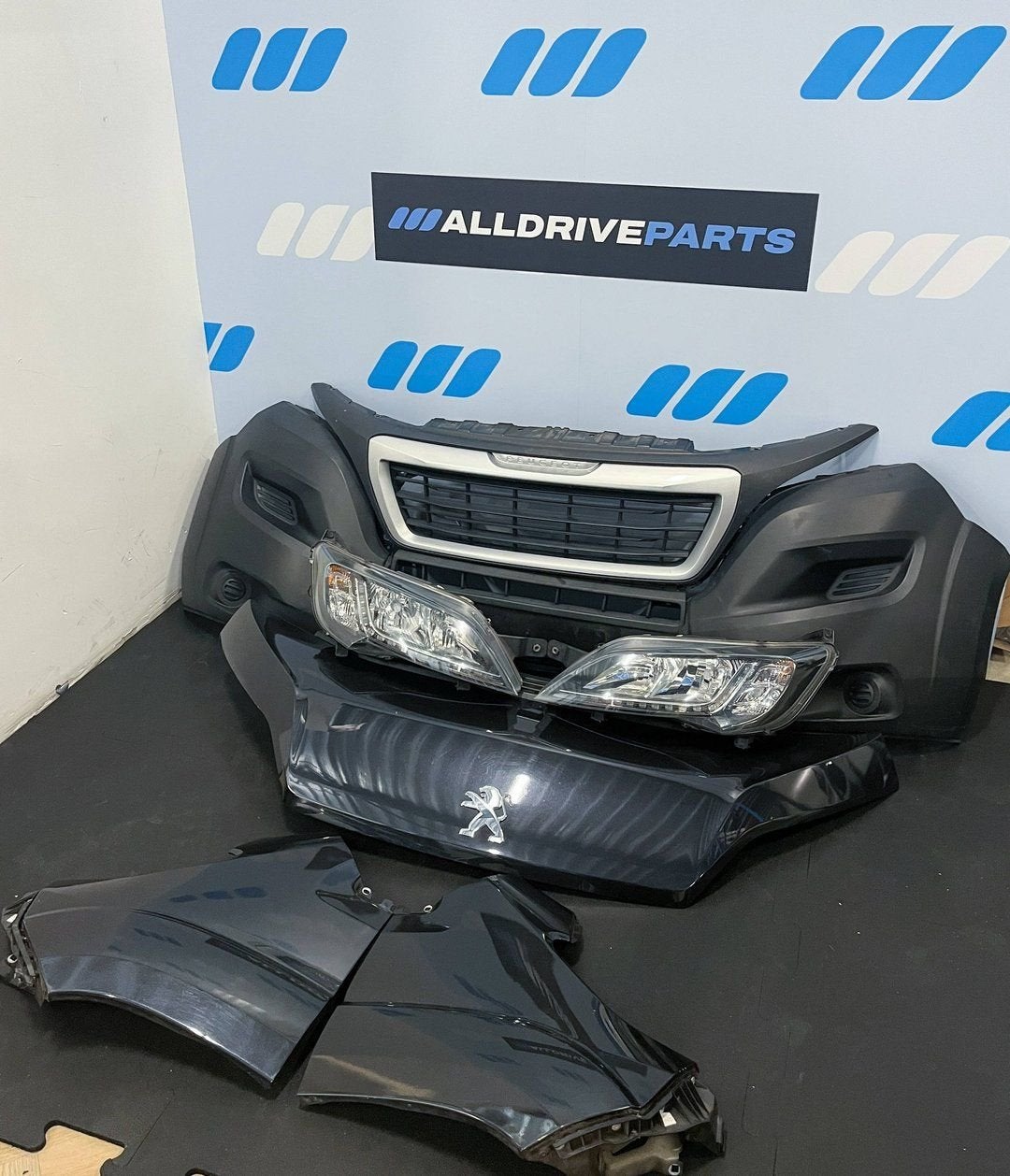 Complete voorkop Front Peugeot Boxer met LED koplampen zwart