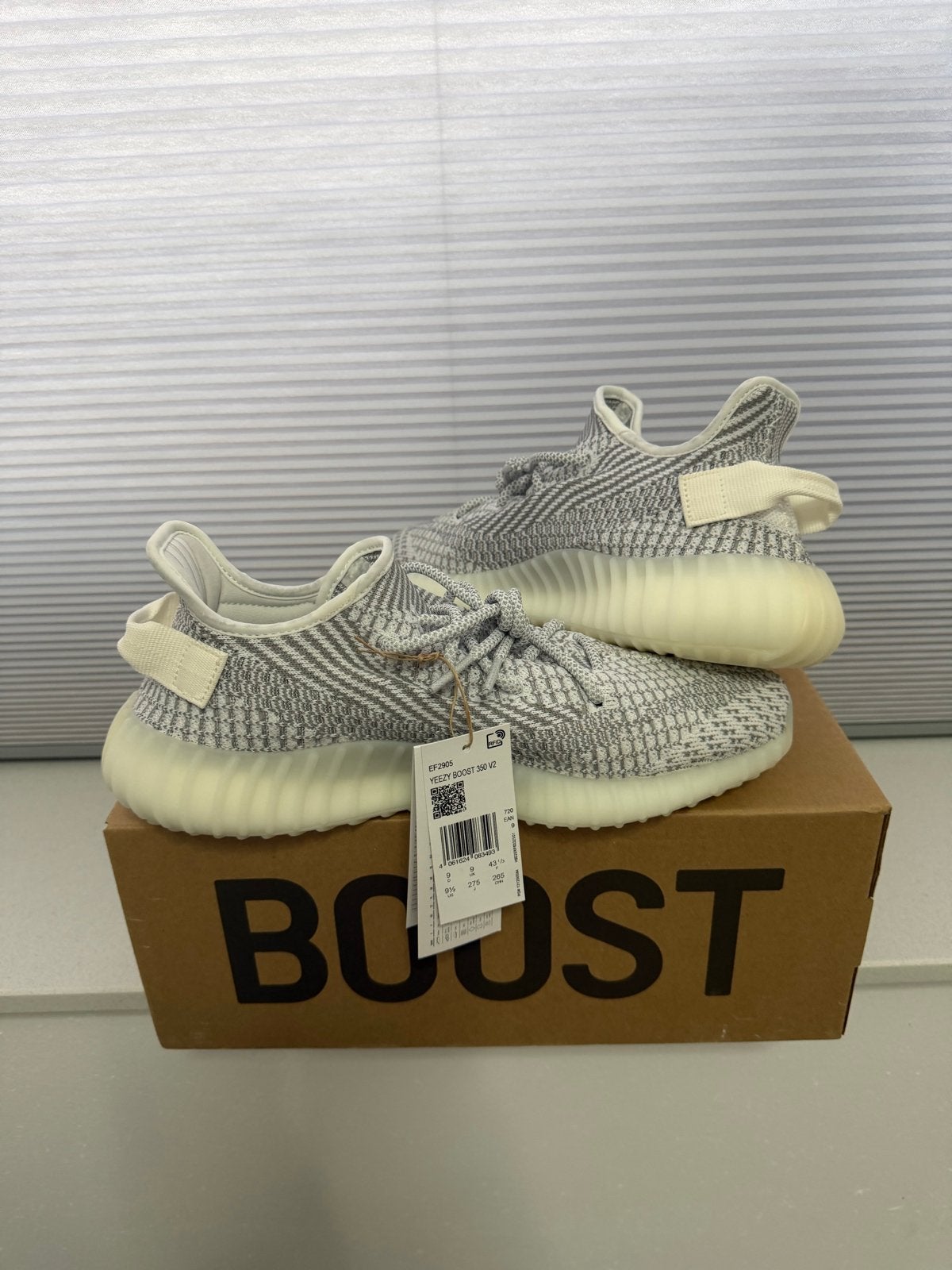 Adidas Yeezy Boost 350 V2 Static EF2905 Maat 43 1/3, Kleding | Heren, Schoenen, Ophalen of Verzenden, Nieuw, Overige kleuren, Sneakers of Gympen