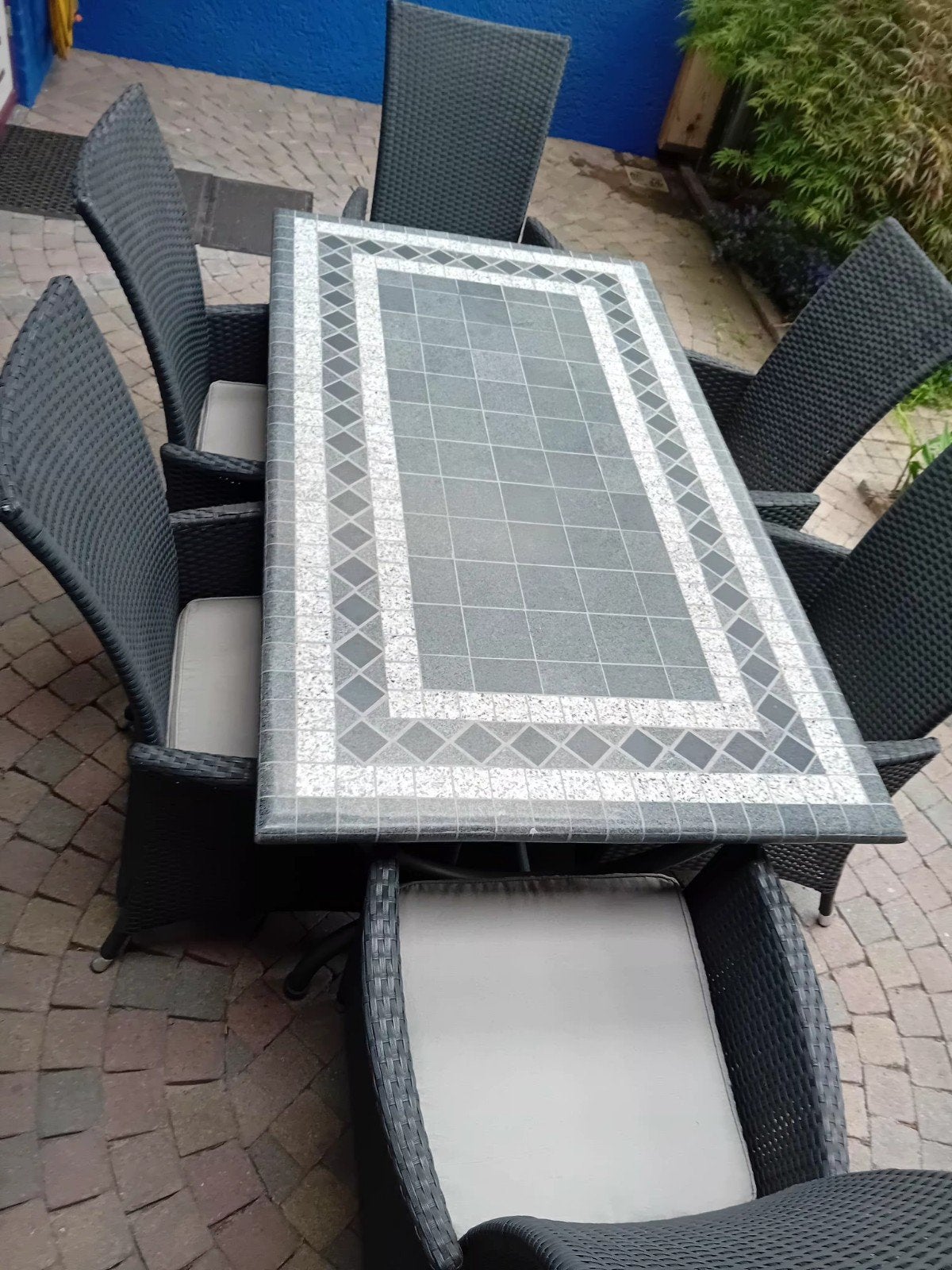 Tuinset met mozaïektafel en 6 wicker stoelen, Ophalen, Zo goed als nieuw, Wicker