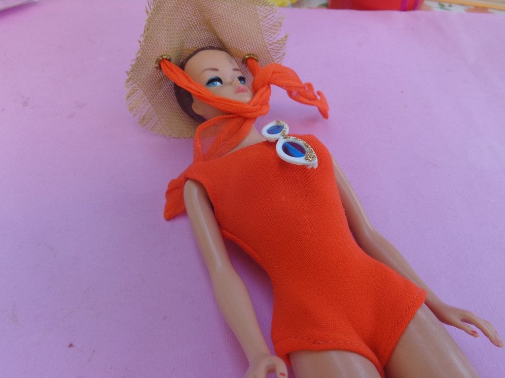 Barbie vintage in the swim pak oranje compleet, Ophalen of Verzenden, Gebruikt, Kleertjes
