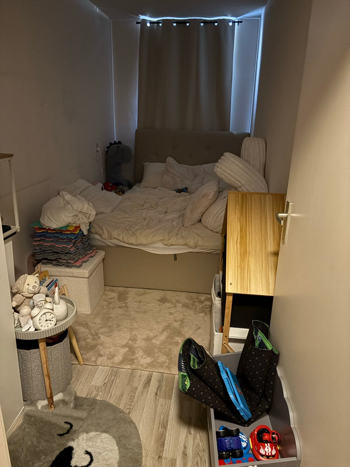 IKEA IDANÄS gestoffeerd bed met opberger, 140x200 cm, Huis en Inrichting, Ophalen, Beige, Tweepersoons, 140 cm