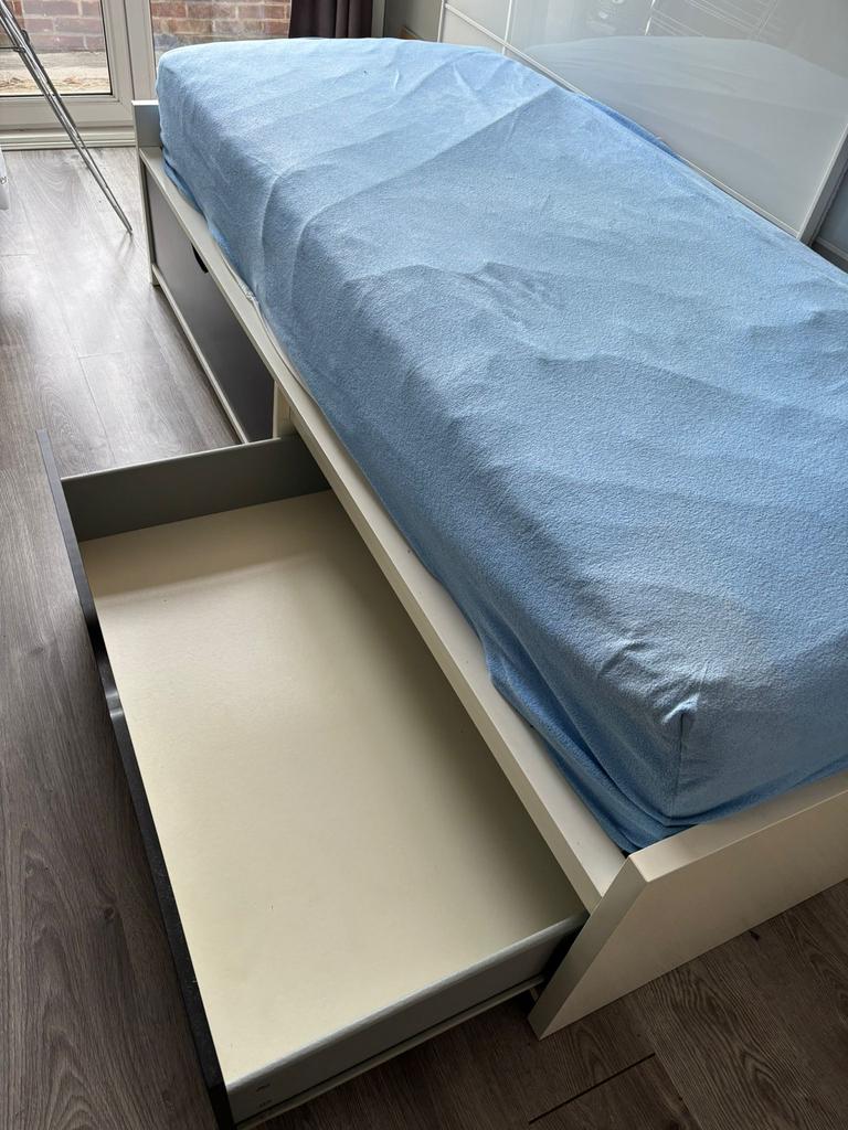 Eenpersoonsbed met lades en matras (AFHALEN IN DEN HAAG), Gebruikt, 90 cm, Eenpersoons, Wit