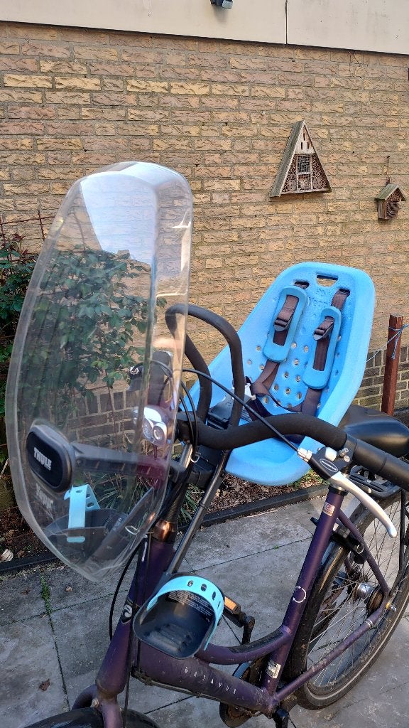 Thule Yepp Nexxt Mini voorzitje, windscherm &  extra adapter, Ophalen of Verzenden, Thule Yepp, Gebruikt, Voetsteuntjes