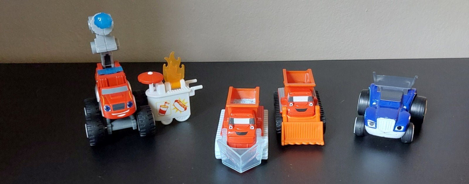 Blaze en de Monsterwielen speelgoedauto's, Ophalen, Gebruikt