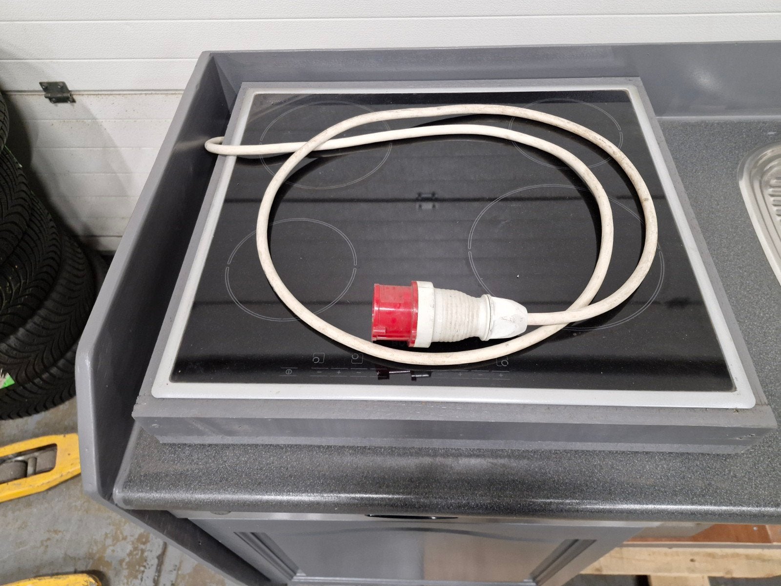 Foto 6 van te huur, tijdelijke keuken voor bijvoorbeeld verbouwing