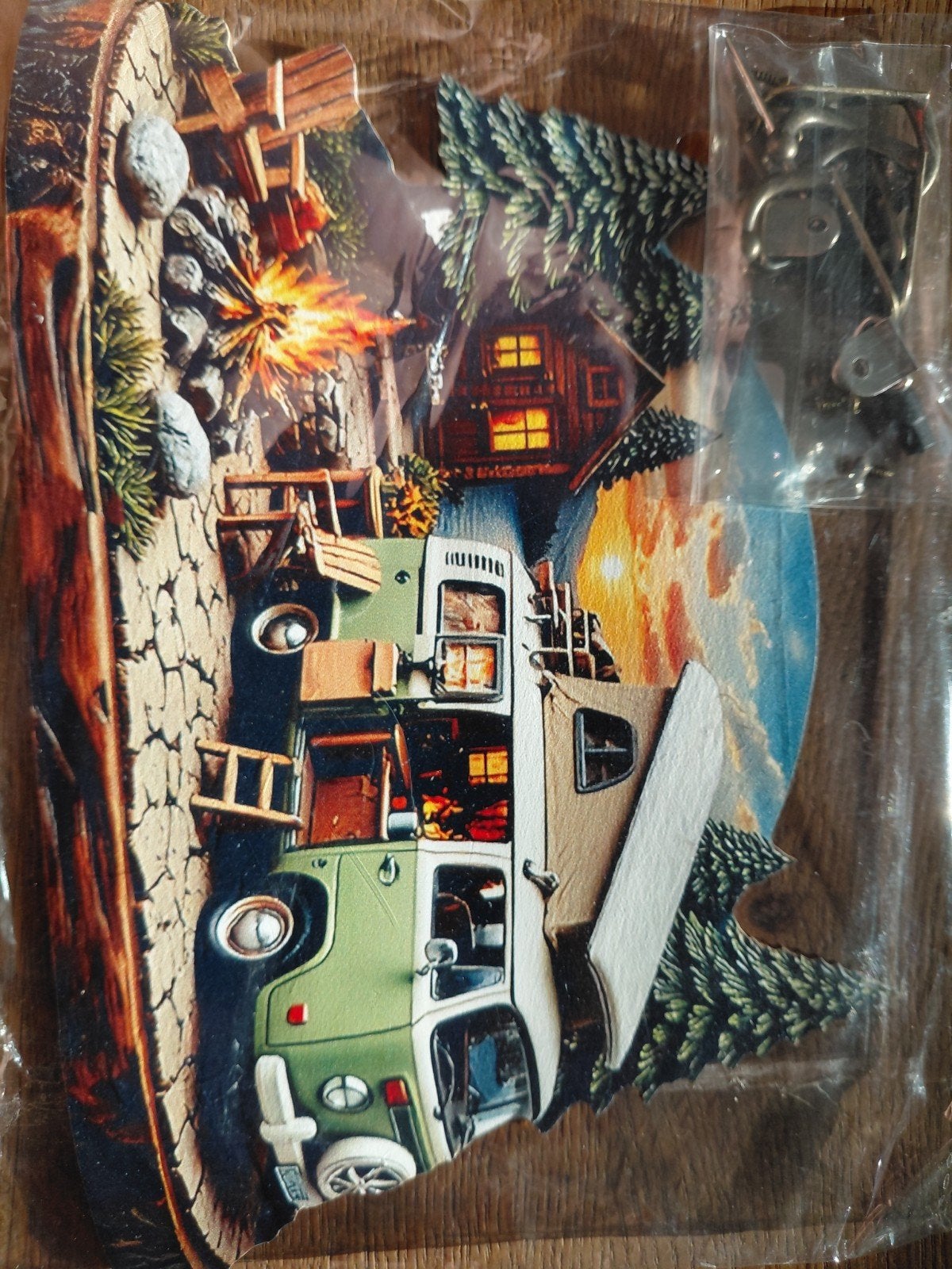 Sleutelplankje met vw camper en kampvuur, Huis en Inrichting, Hout, Meerkleurig, Overige stijlen, Nieuw