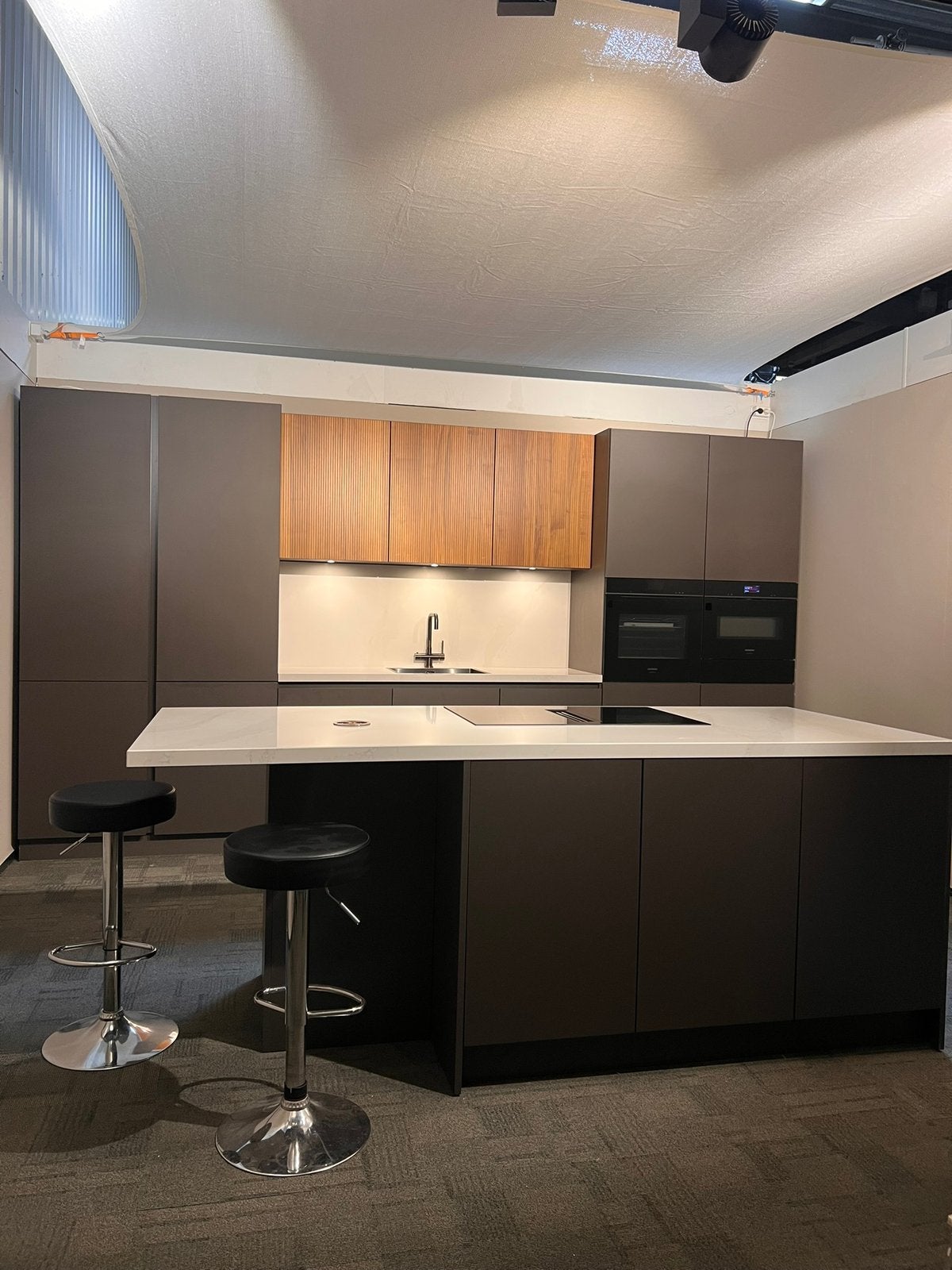 Zeer luxe merk keuken bomvol met Siemens en Miele apparatuur, Ophalen, Overige kleuren, Nieuw, Dubbelwandige keuken