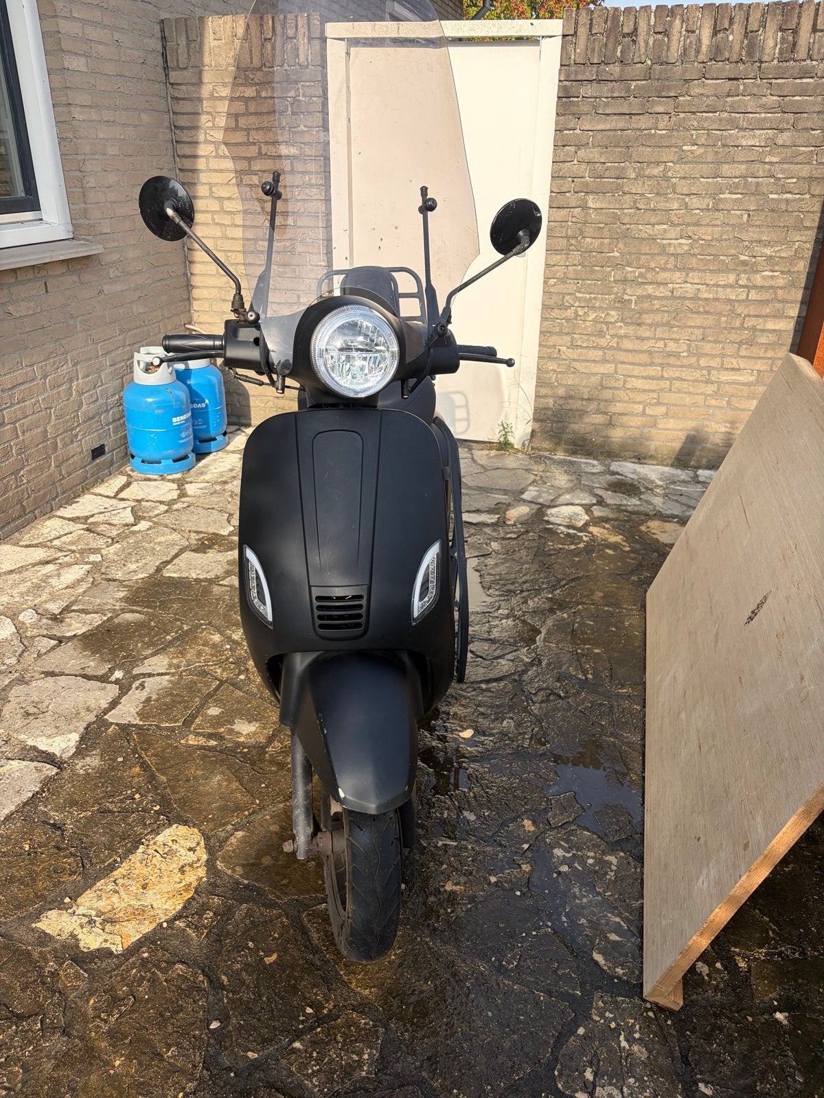 Zwarte Senzo scooter met windscherm en rugsteun, Ophalen, Gebruikt, Benzine, Overige merken