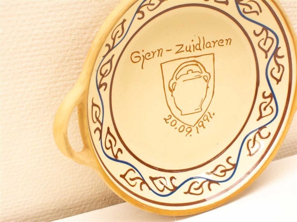 Aardewerk schaal Gjern Zuidlaren 29420, Gebruikt, Ophalen of Verzenden, Bord(en), Overige stijlen