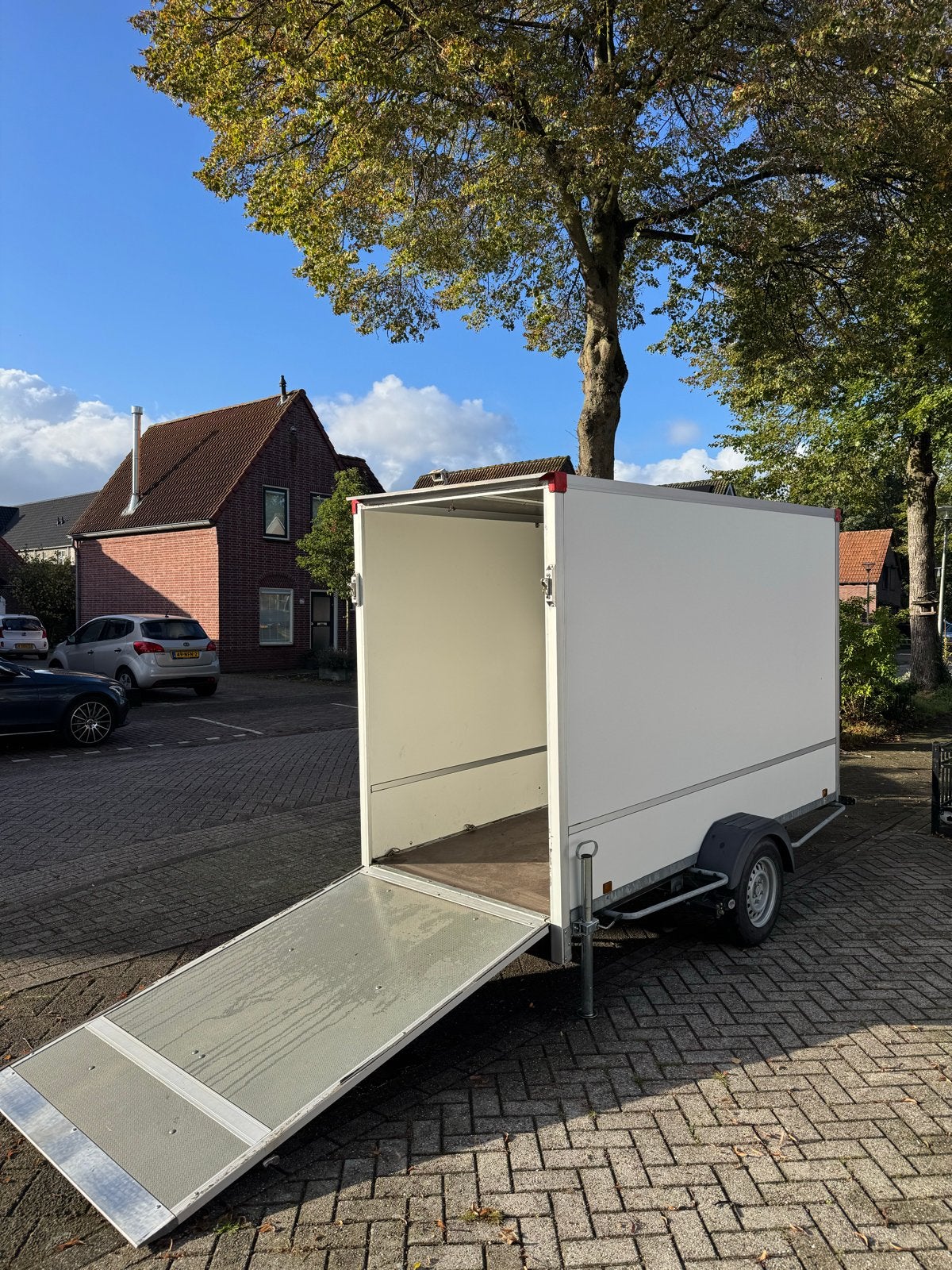 Gesloten aanhanger 2021 met zonnepaneel merk alko laadklep, Auto diversen, Ophalen, Zo goed als nieuw