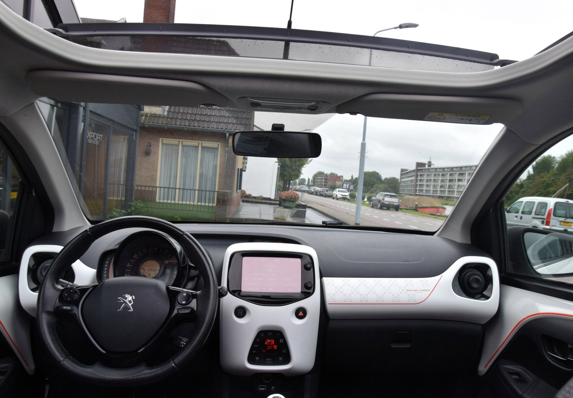 Peugeot 108 1.2 Puretech TOP! Roland Garros Camera Stoelverw, Auto's, Voorwielaandrijving, Verwarmde buitenspiegels, Gebruikt