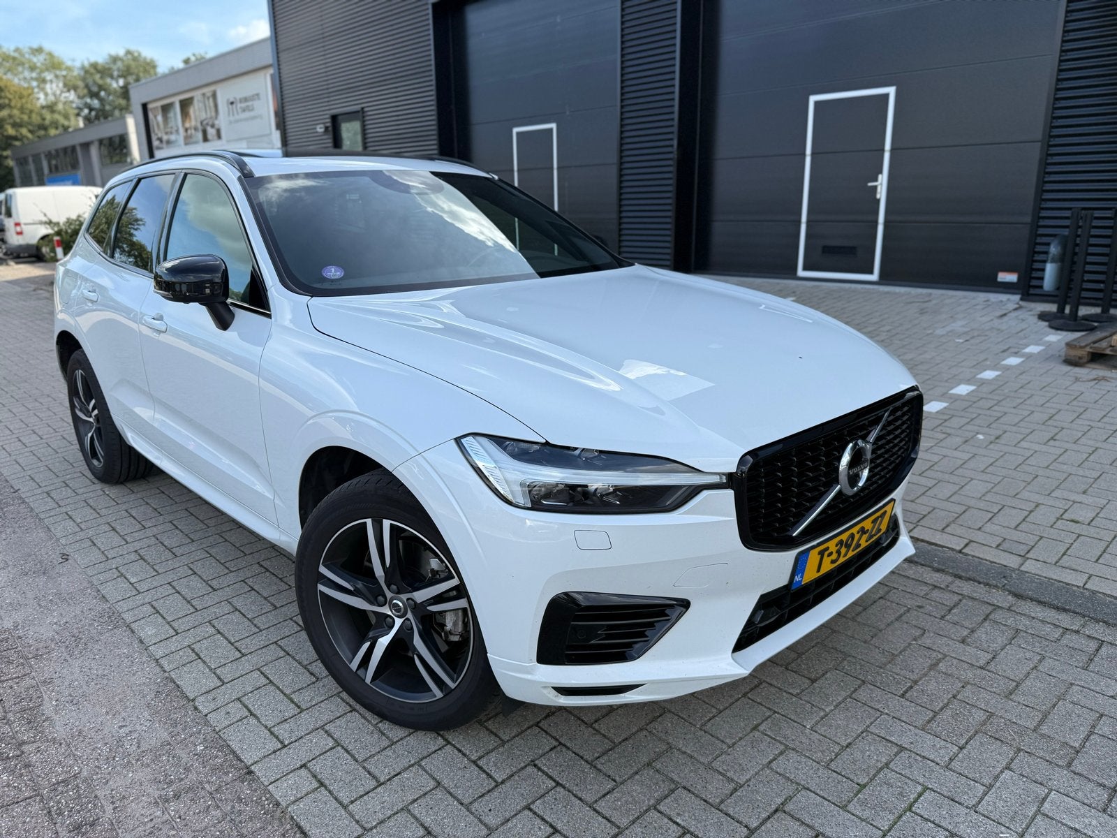 Volvo XC60 T6 Twin Engine 340pk Geartronic AWD 2021 Wit, Automaat, Zwart, 2069 kg, 1969 cc