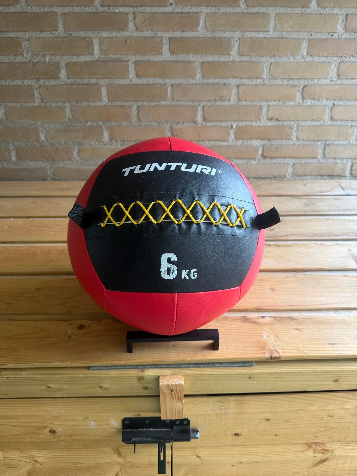 Tunturi wall ball 6 kg - Zo goed als nieuw, Sport en Fitness, Ophalen, Zo goed als nieuw, Armen, Fitnessbal