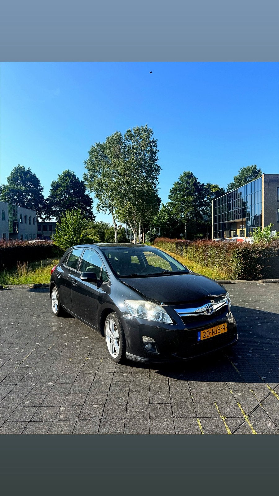 Toyota Auris 1.8 Full Hybrid 5DR CVT AUTO is rijdbaar, Auto's, 4 cilinders, Zwart, Origineel Nederlands, 1798 cc